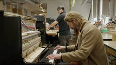 Joep Beving in the Steinway Factory in Hamburg. Joep Beving in the Steinway Factory in Hamburg.